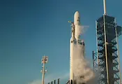 Ракета на „СпейсЕкс“ изстреля новия космически телескоп на НАСА