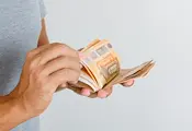 Държавата ще плаща за преместване в малък град