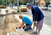 Ремонтират тротоара на улица "Николаевска"
