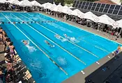 Близо 100 деца плуваха за благотворителна кауза в Русе
