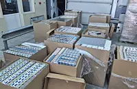 Откриха хиляди кутии цигари в ТИР с възглавници