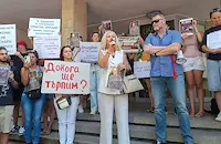 Близки на убития Георги Кузев протестират пред съда