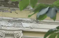 Царският дворец се руши пред очите на държавата
