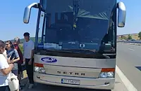 Автобус от Ахтопол за София спука две гуми