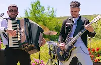 Русенски музикант смеси Металика и роден фолклор