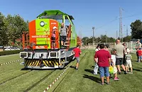„Експрес Сервиз“ превърна локомотивите в атракция за деца