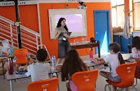 Деца правиха слонска паста в русенската библиотека