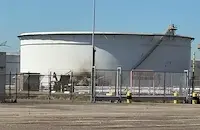 Загинал и ранени след експлозия на пристанището в Ротердам