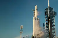 Ракета на „СпейсЕкс“ изстреля новия космически телескоп на НАСА