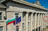 Петър Иванов: Русе вече е накичен с казармени пилони на Централния площад