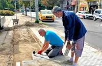Ремонтират тротоара на улица "Николаевска"