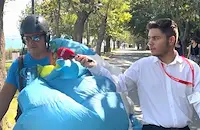 Парапланеристи кръжат незаконно над Бургас