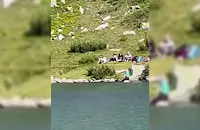 Издирват туристи след къпане в Муратовото езеро