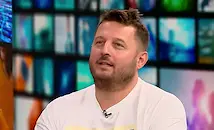 Димитър Енчев пренася забавните си видеа в театъра