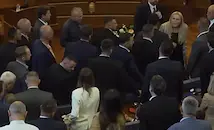 Депутат замери с яйца премиера на Косово