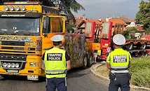 Неуспешен опит за изтегляне на заклещения ТИР в Русе