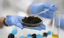 Микророботи чистят успешно вода и почва от пластмаса