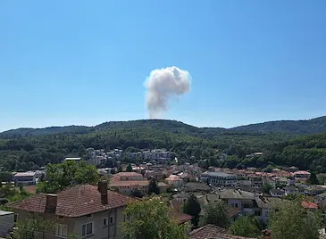 Взривове разтърсиха военния завод в село Белица