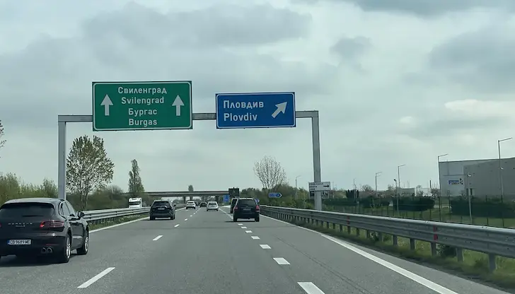 Ограничението е в сила и за пътя през Кресненското дефиле в отсечката от п.в. „Симитли“ до „Кулата“ Ограничението е в сила и за пътя през Кресненското дефиле в отсечката от п.в. „Симитли“ до „Кулата“