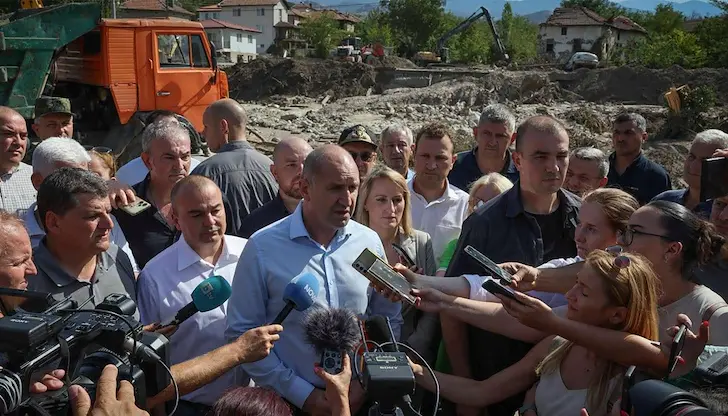 Премиерът обеща помощи за пострадалите в Струмяни