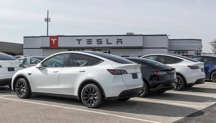 Tesla изтегля 3 милиона автомобила поради дефектни дръжки