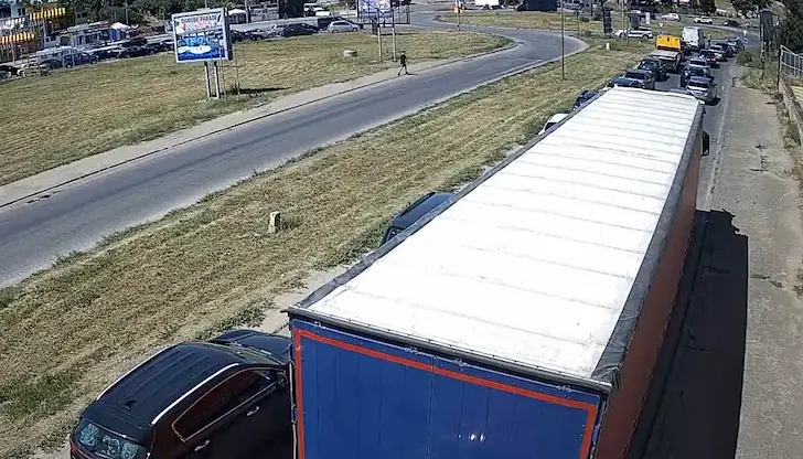 Километрични задръствания на Дунав мост в август