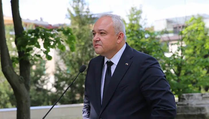 Вътрешният министър открива турнир по стрелба и награждава младежи Вътрешният министър открива турнир по стрелба и награждава младежи