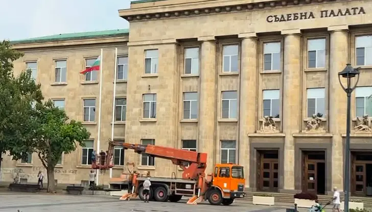 Русенец критикува Окръжен съд - Русе за поставени пилони