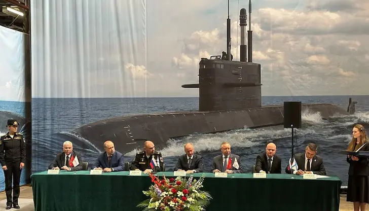 Русия започва строеж на нова подводница клас "Лада"