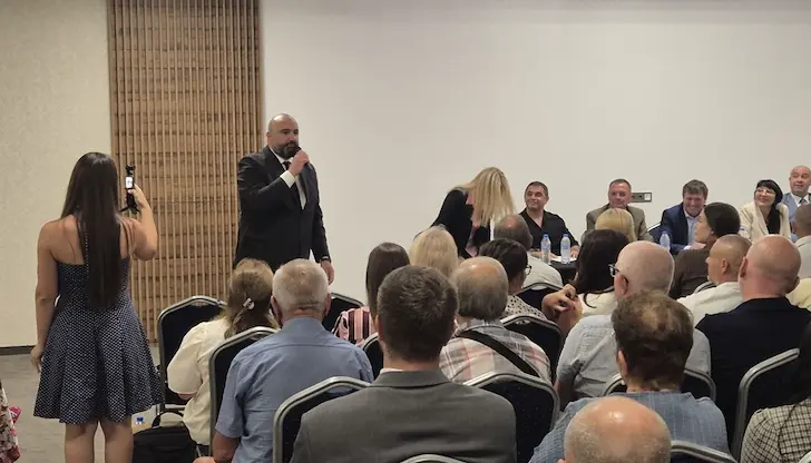 Любомир Владимиров бе избран с внушително мнозинство Любомир Владимиров бе избран с внушително мнозинство