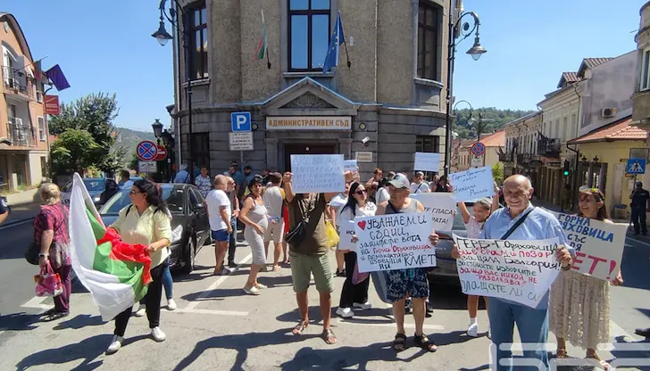Граждани бранят кмета на Горна Оряховица пред съда Граждани бранят кмета на Горна Оряховица пред съда