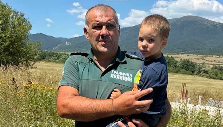 Младши инспектор Димитър Станоев откри изгубеното 4-годишно дете Младши инспектор Димитър Станоев откри изгубеното 4-годишно дете