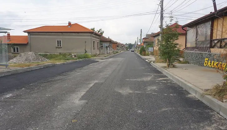 Напредват ремонтите на улиците в Две могили