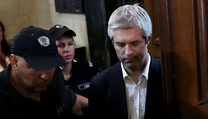 Петима са обвинени за участие в организирана престъпна група Петима са обвинени за участие в организирана престъпна група