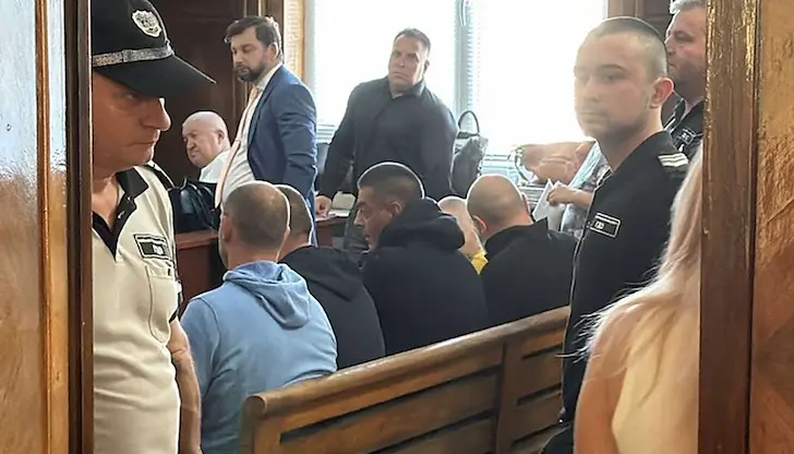 Петима обвиняеми за фентанил остават в ареста