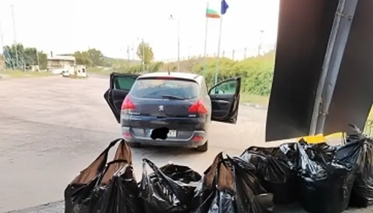 Автобус и три леки коли опитаха да внесат храна без документи Автобус и три леки коли опитаха да внесат храна без документи