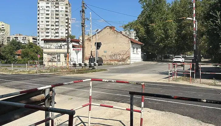 Преминаването през прелеза на улица „Шипка“ в Русе е възобновено