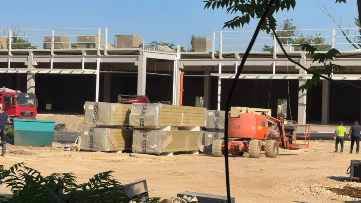 Новото кръгово кръстовище в Русе затруднява строежа на HOLIDAY PARK