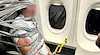 Приковаха с тиксо пътник в самолет на American Airlines