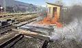 Пожарът в Горно Сахране блокира бързия влак за Русе