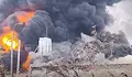 Опасен пожар гори в стопанския двор в Бяла