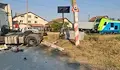 Влак блъсна ТИР на прелез във Враца