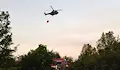 Военен хеликоптер гаси възобновения пожар над село Антон