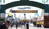 Посетители на Октоберфест висяха пет минути с главата надолу от атракцион