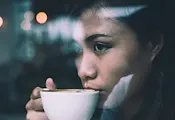 Учени разкриха как сутрешното кафе пречи на съня