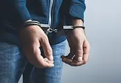 Задържаха мъж, заплашвал с убийство баща си в село Острово