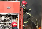 Огнеборци гасиха горящи кабели и треви в Русенско
