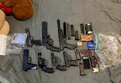 Иззеха наркотици и боен арсенал при спецакция в София