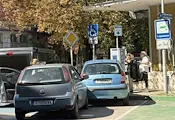 Две коли катастрофираха след двойно нарушение в центъра на Русе