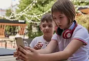 ЕК ограничава социалните мрежи за деца под 15 години